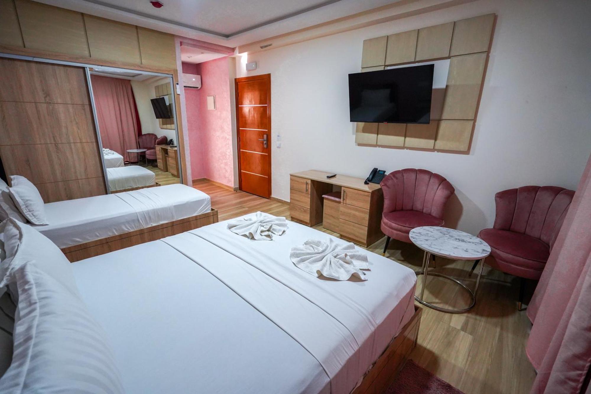 Fekri Hotel 梅克内斯 外观 照片